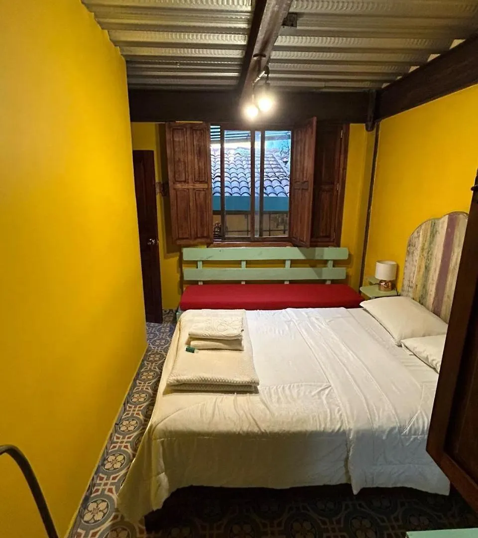 Hostal Casa Astromelia Bogotá Casa de hóspedes